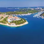 Beautiful In * Pula