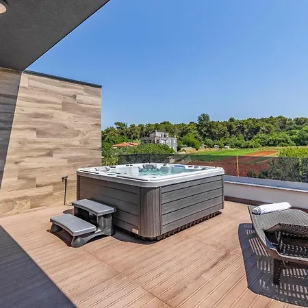 Stunning In * Пула