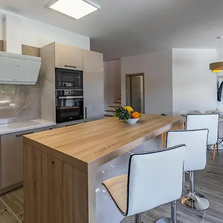 Stunning In * Пула