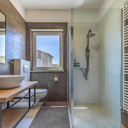 Stunning In * Пула