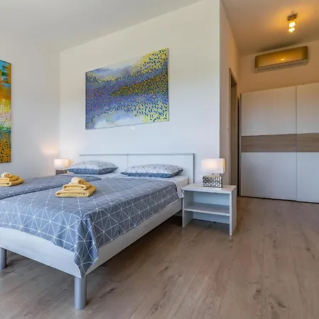 Beautiful In Tatil Evi Pula