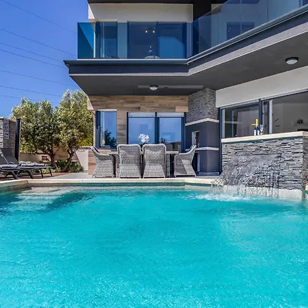 Stunning In * Пула