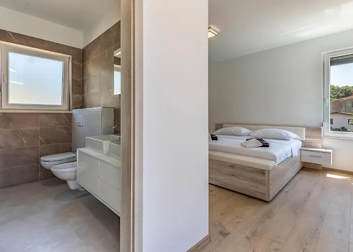 Stunning In Пула